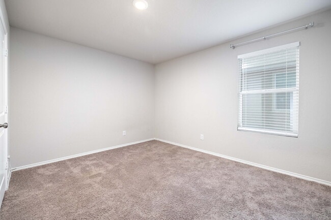 Building Photo - Spacious 4-Bedroom Gem in Schertz