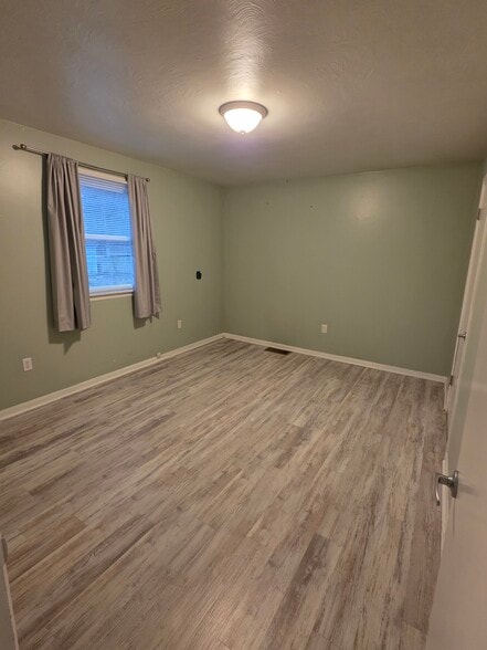 Building Photo - 209 W Green St