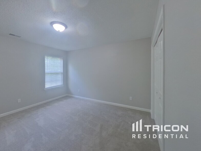 Building Photo - 1005 Aderley Oak Dr