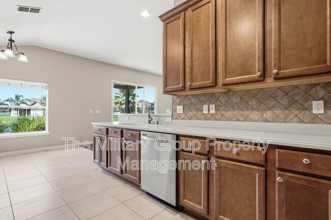 Building Photo - 374 Porta Rosa Circle