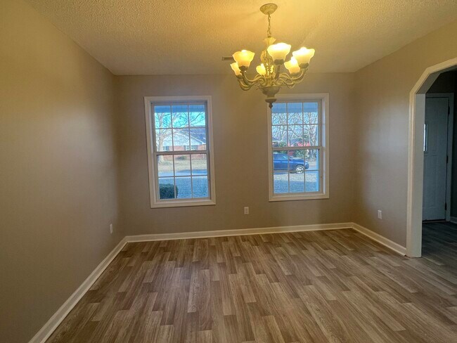 Building Photo - 1240 Inabinet Dr