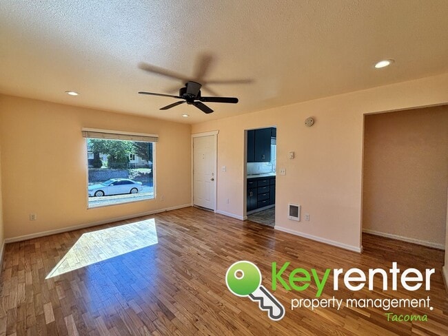 Building Photo - Charming 2-Bedroom Home with Modern Upgrad...