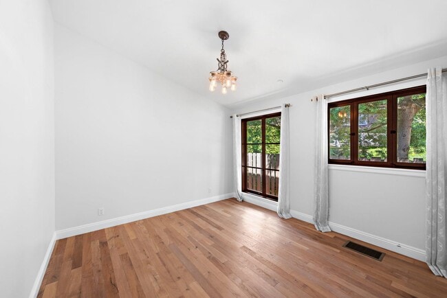 Building Photo - North Laguna Story Book Cottage