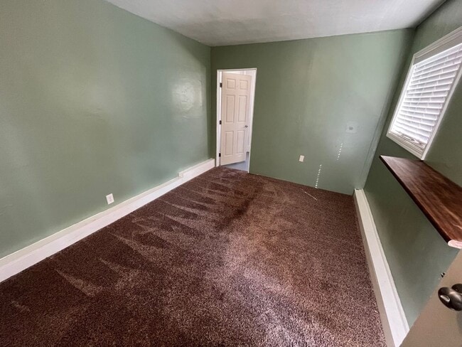 Building Photo - Three Bedroom House Available in Albany!!!