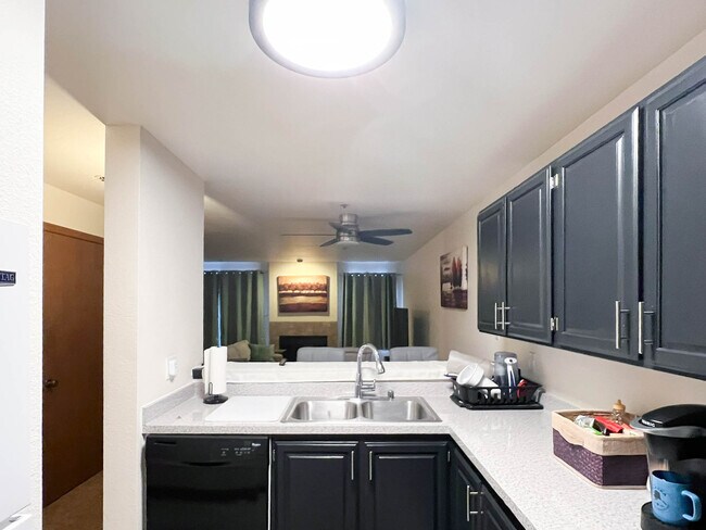 Building Photo - 1170 Denali St