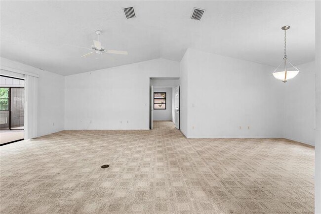 Building Photo - 2041 SE Floresta Dr