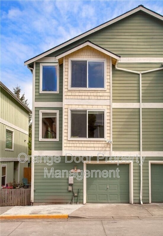 Building Photo - 2414 SW Holden St