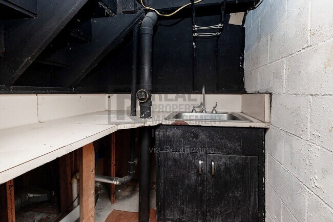 Building Photo - 1022 Williams St