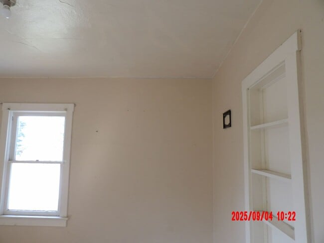 Building Photo - 2 Bedroom House with Full Basement