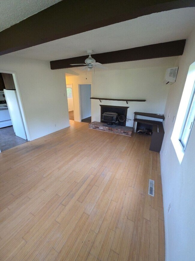 Building Photo - 2-bedroom, 1-bath Coming Soon