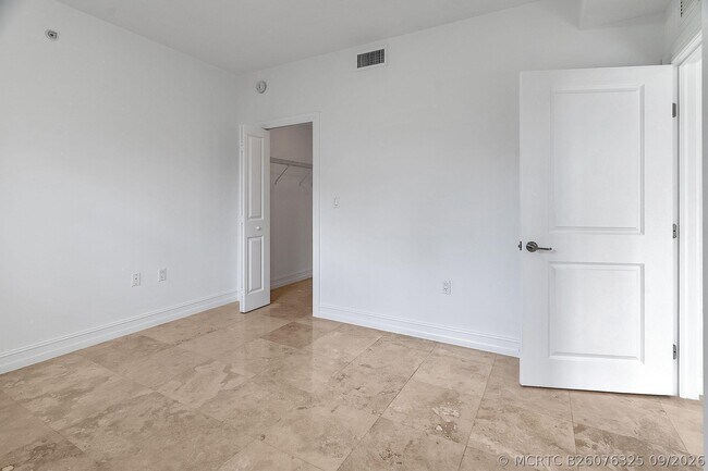 Building Photo - 1650 Galiano St