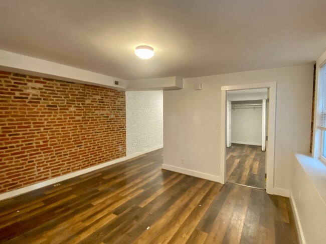 Building Photo - 1624 Aliceanna St
