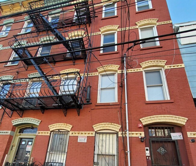 Building Photo - 41 Harmon St