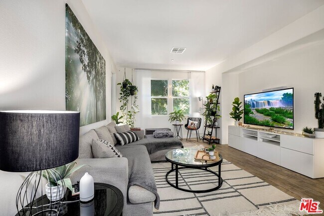 Building Photo - 7100 Playa Vista Dr
