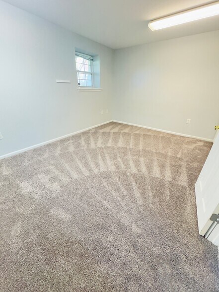 Building Photo - 50 Versailles Ct