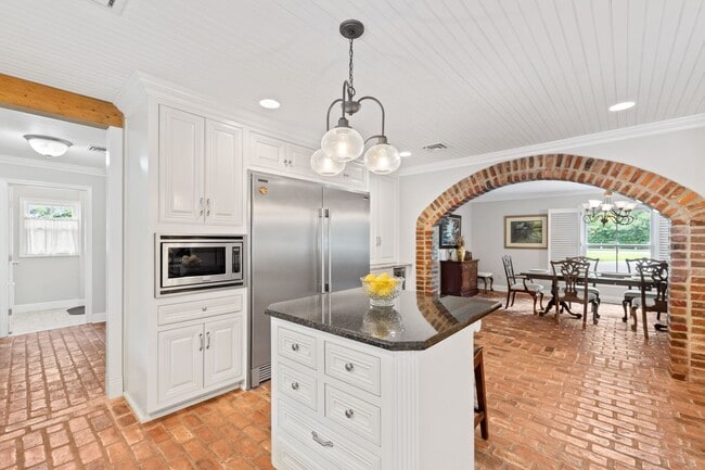 Building Photo - 1026 1/2 S Morgan Avenue