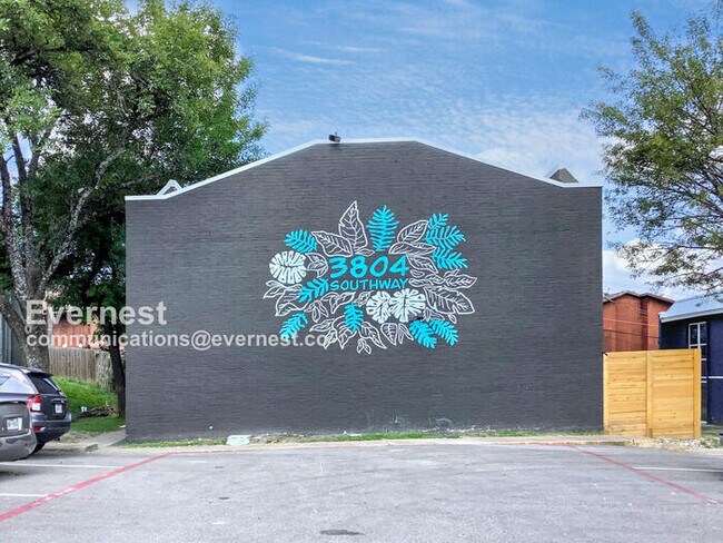 Building Photo - 3804 Southway Dr