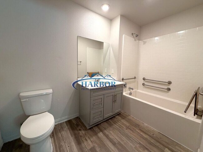 Building Photo - 1215 Canoe Ln