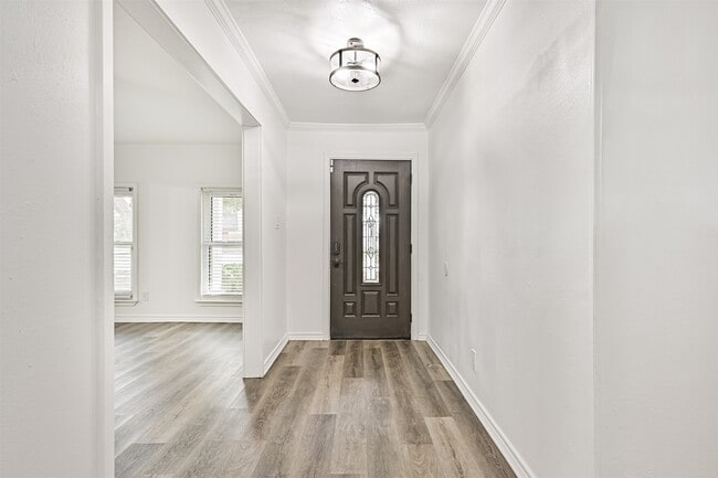 Building Photo - 212 E Castle Harbour Dr