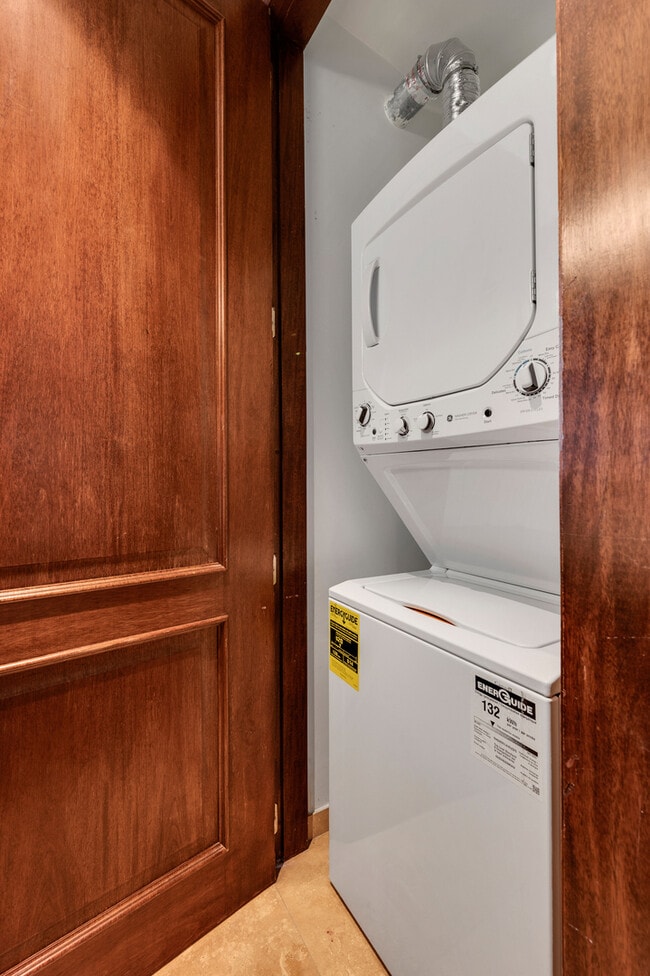 Building Photo - 70 E Walton St