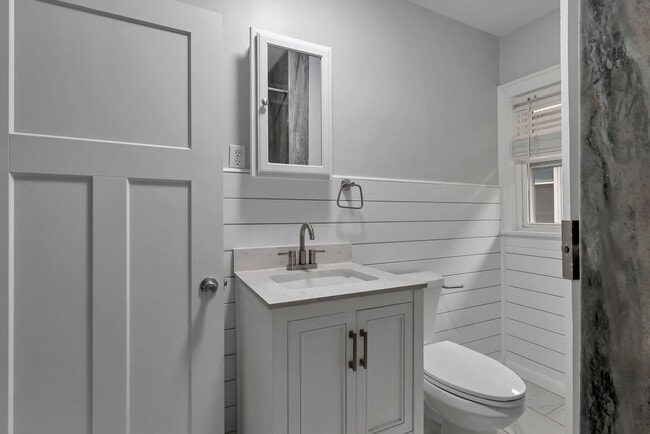 Building Photo - 618-620 Lilley Ave