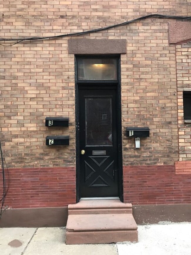 Building Photo - 1527 W Porter St