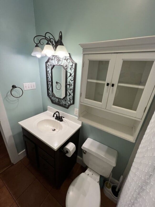 Building Photo - Location!  Location!  Adorable 2 bedroom, 1 bath home near Zachary High