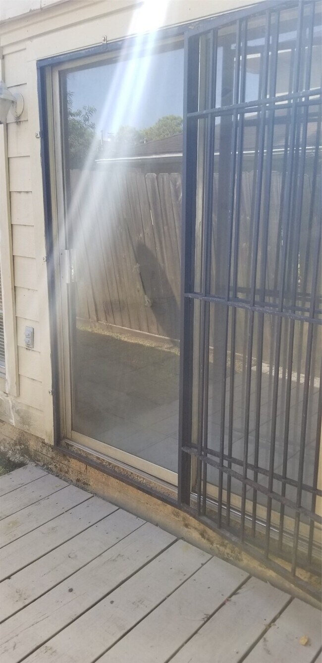 Building Photo - 10822 Lynbrook Dr