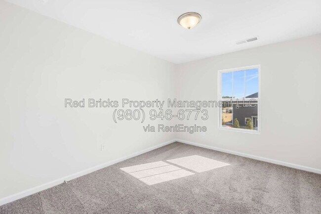 Building Photo - 4053 Lawnview Dr