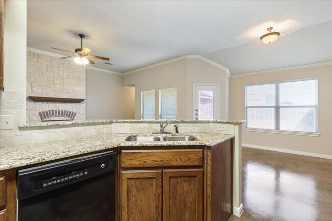 Building Photo - 3BR / 2BA Duplex in Hewitt, Texas | Midway ISD