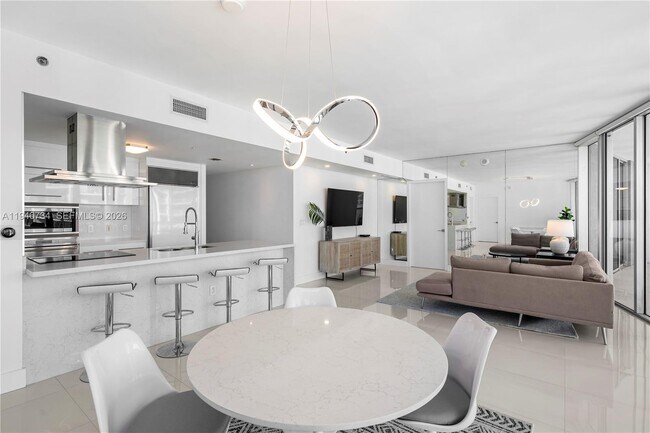 Building Photo - 495 Brickell Ave