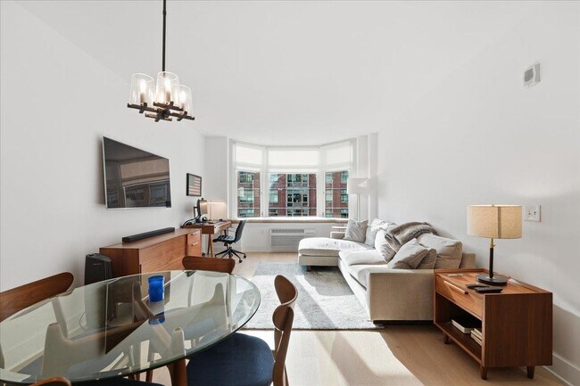 Building Photo - 1400 Hudson St