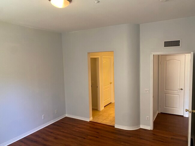 Building Photo - 101 Hallmark