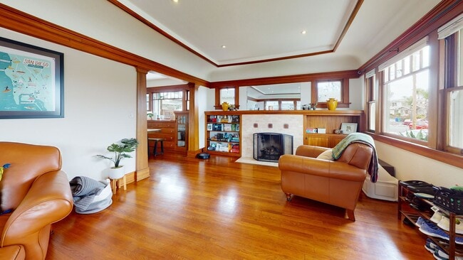 Building Photo - Charming Historic Craftsman