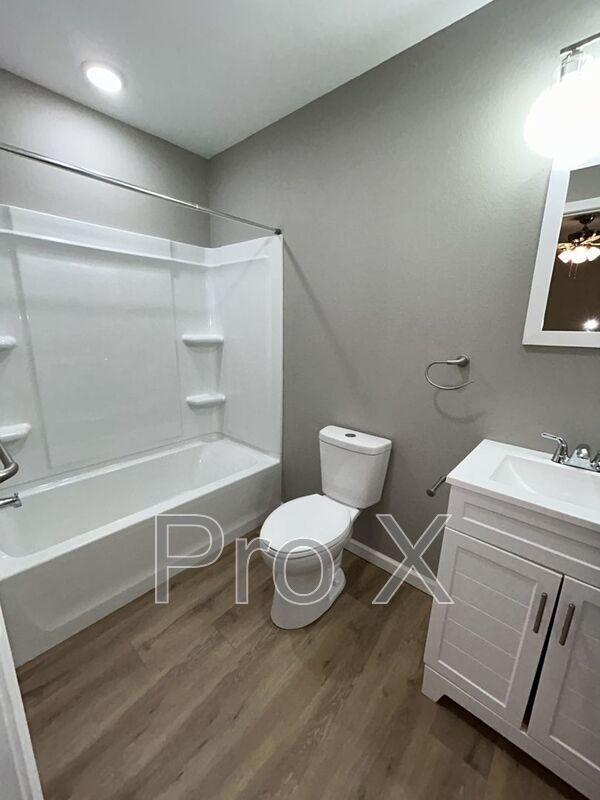 Building Photo - 714 Columbus St