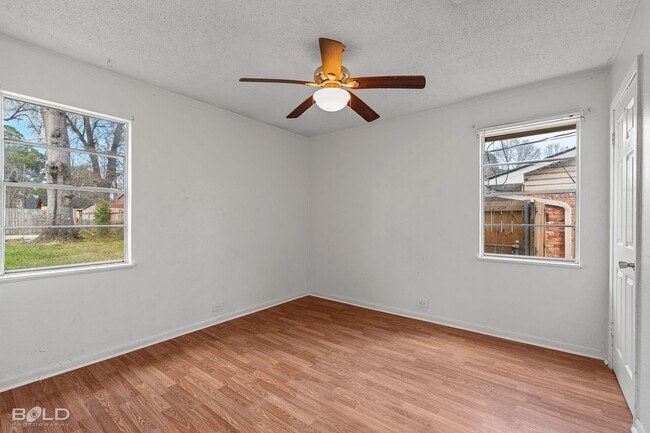 Building Photo - 1136 N Southland Park Dr