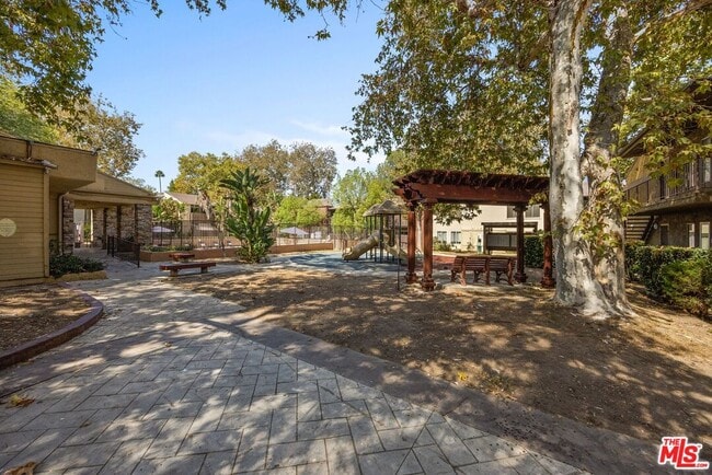 Building Photo - 18350 Hatteras St