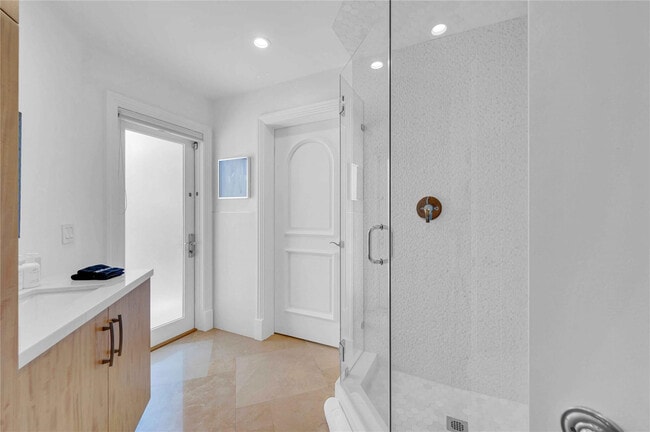 Building Photo - 74 Nurmi Dr