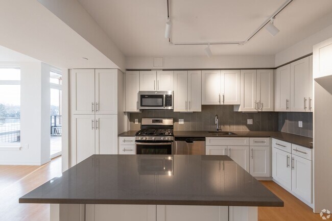 Building Photo - GORGEOUS Cambridge 2 bed/2 bath with centr...