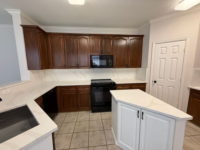 Building Photo - 17007 Vinland Dr