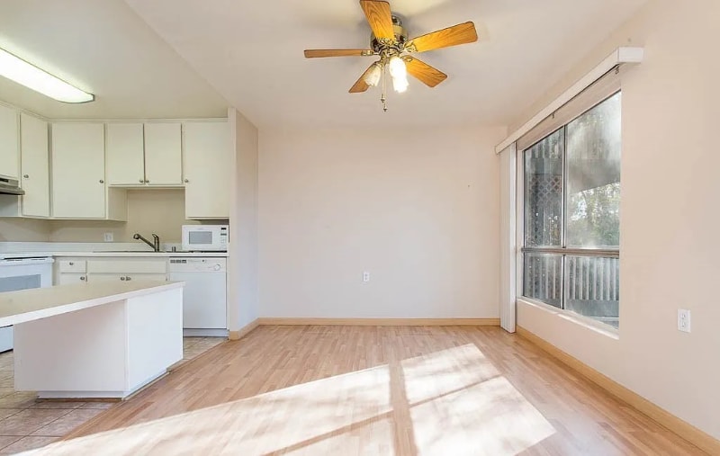 Building Photo - 801 Pinetree Cir