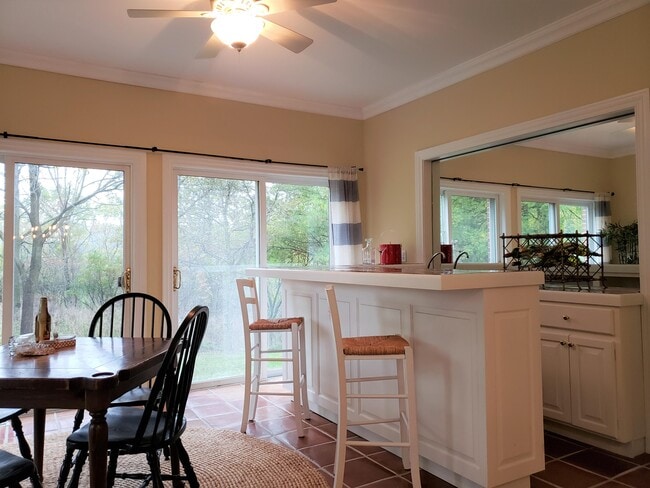 Building Photo - W280N1690 Golf View Dr