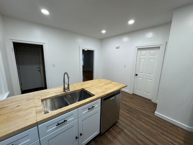 Building Photo - 2469 Professor Ave