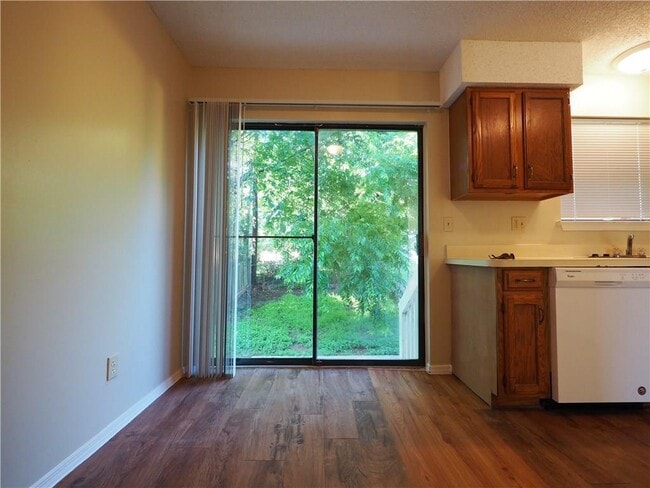 Building Photo - 105 Hillside Dr