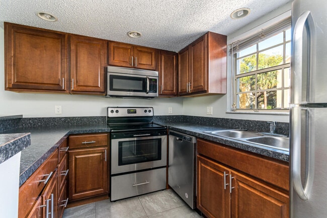Building Photo - 6299 La Costa Dr