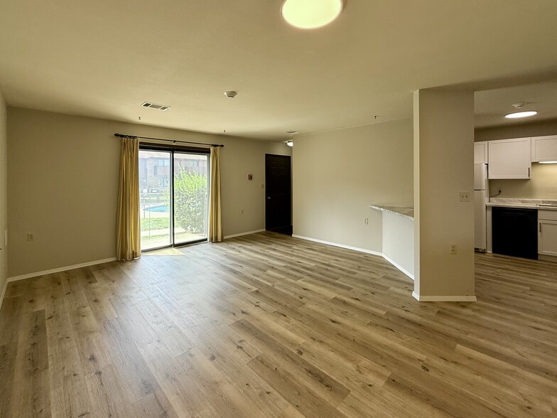 Building Photo - 9028 N Park Plaza Ct