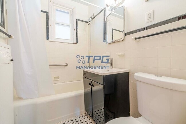 Building Photo - 413 E 7th Ave