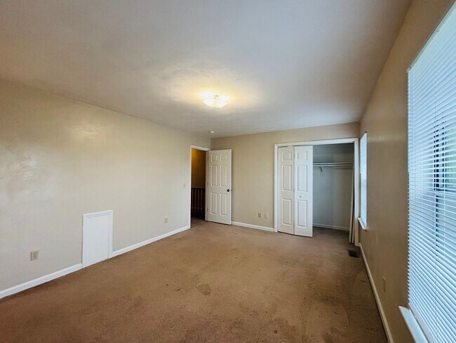 Building Photo - 876 Patrick Henry Dr