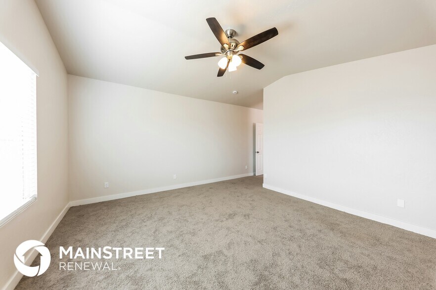 Building Photo - 5607 S 16th Dr