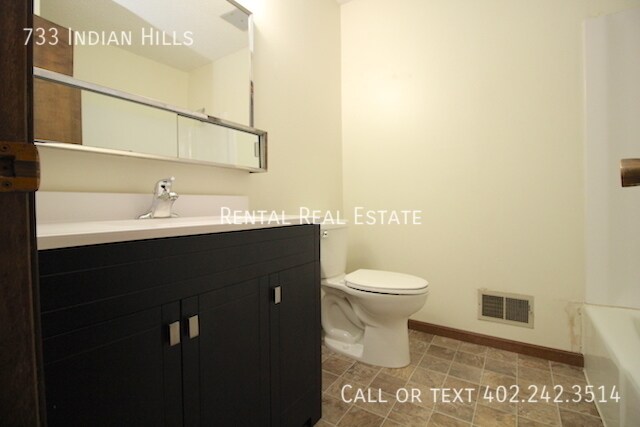 Building Photo - 733 Indian Hills Dr